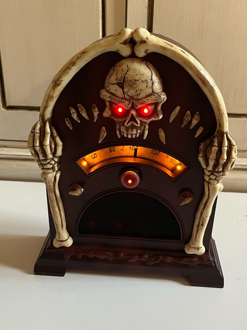 Vintage animated spooky Halloween skull interactive radio decoration haunted